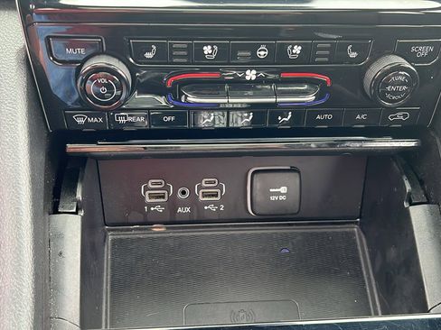 Used 2024 Jeep Grand Cherokee L Limited w/ Luxury Tech Group II image 28