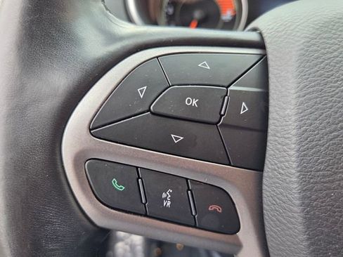 Used 2020 Jeep Cherokee Limited image 31