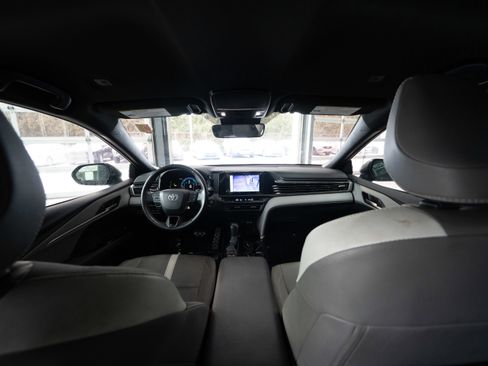 Used 2025 Toyota Camry SE w/ Convenience Package image 19