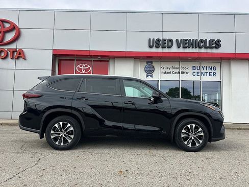 Certified 2024 Toyota Highlander XLE AWD/4WD image 7