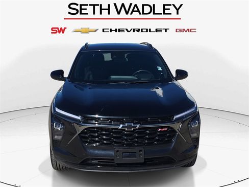 Used 2025 Chevrolet Trax RS w/ Driver Confidence Package image 2