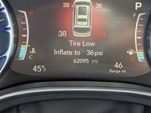 Used 2024 Chrysler Pacifica Touring-L image 31