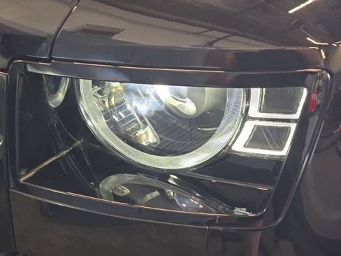 Used 2022 Land Rover Defender 110 AWD/4WD image 32