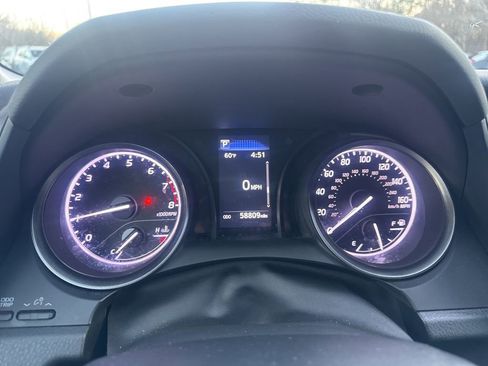 Used 2024 Toyota Camry SE image 3