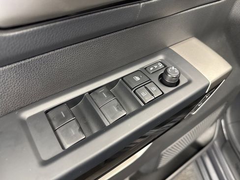 Used 2025 Toyota Tundra Limited image 39