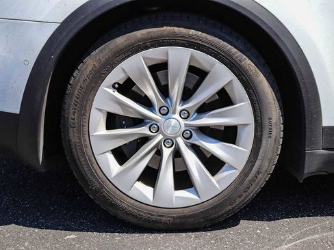 Used 2018 Tesla Model X 75D AWD/4WD image 10