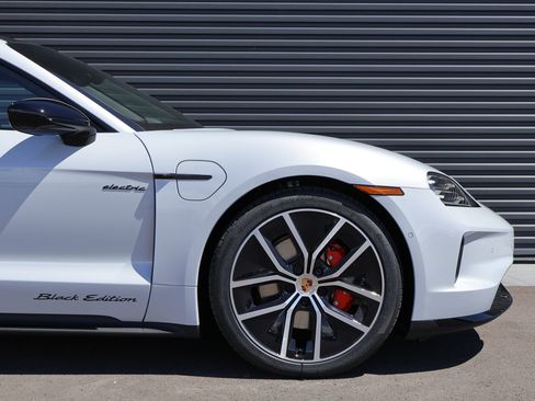 New 2026 Porsche Taycan 4S AWD/4WD image 12