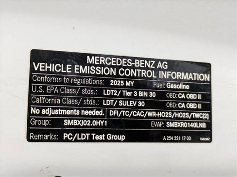 Used 2025 Mercedes-Benz GLC 300 4MATIC image 25