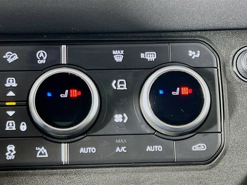 Used 2023 Land Rover Defender 110 X-Dynamic SE AWD/4WD image 21