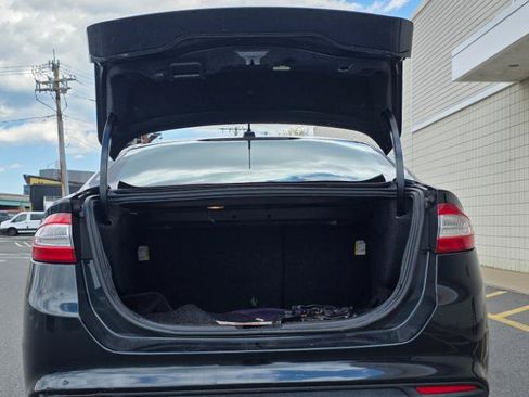 Used 2014 Ford Fusion SE w/ Equipment Group 201A FWD image 9