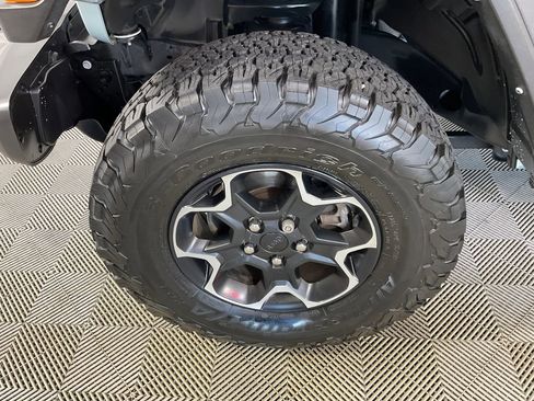 Used 2023 Jeep Wrangler Unlimited Rubicon w/ Cold Weather Group AWD/4WD image 4