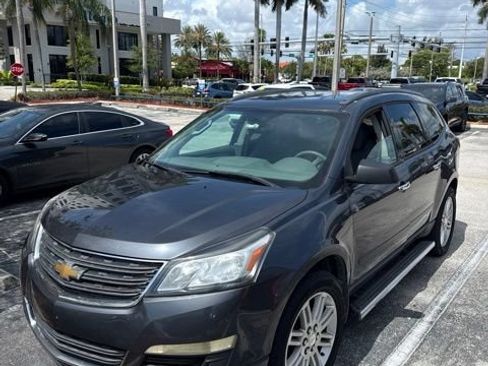 Used 2014 Chevrolet Traverse LS FWD image 2
