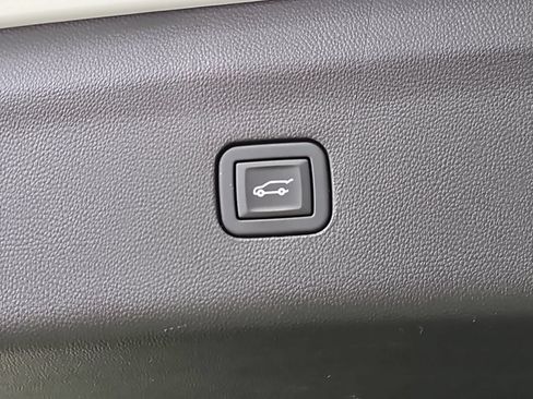 Used 2023 Buick Enclave Premium w/ Experience Buick Package FWD image 12