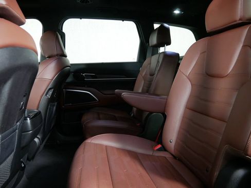 Certified 2024 Kia Telluride SX Prestige AWD/4WD image 18