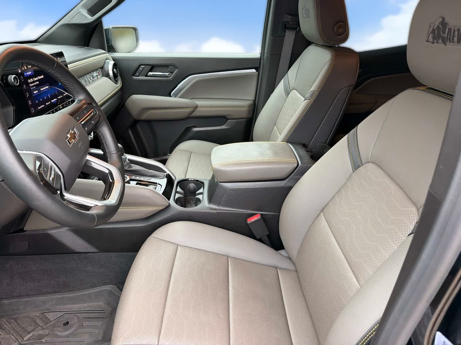 Used 2024 Chevrolet Colorado ZR2 w/ ZR2 Bison Edition AWD/4WD image 9