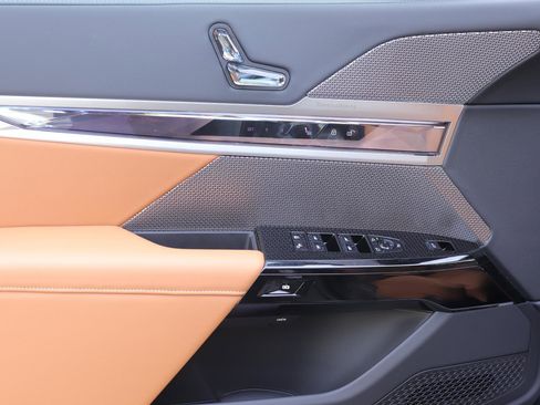 New 2026 BMW 740i xDrive w/ Premium Package image 23