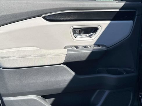 Certified 2023 Honda Pilot LX image 17