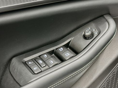 Used 2023 Jeep Grand Cherokee L Laredo image 15