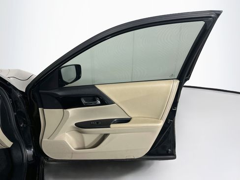Used 2016 Honda Accord LX image 29
