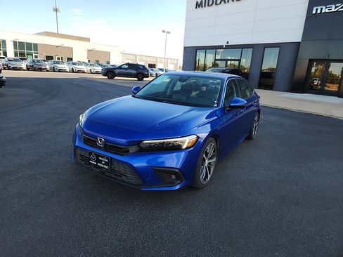 Used 2023 Honda Civic Touring image 3