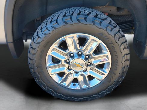 Used 2024 Chevrolet Silverado 2500 High Country w/ High Country Premium Package AWD/4WD image 4