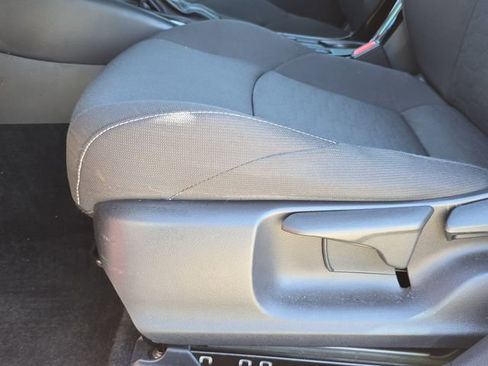 Used 2025 Toyota Corolla SE image 28