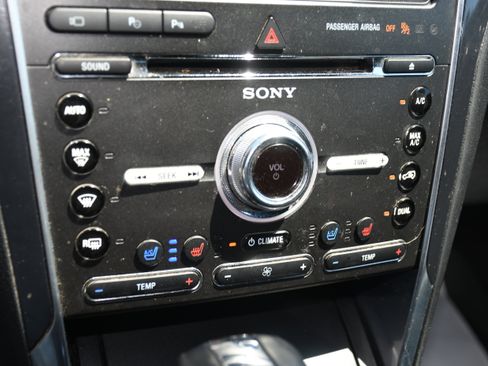 Used 2018 Ford Explorer Limited w/ Equipment Group 301A FWD image 15