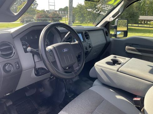 Used 2012 Ford F250 XL w/ Snow Plow Prep Pkg AWD/4WD image 15