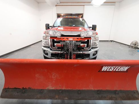 Used 2014 Ford F350 Lariat image 2