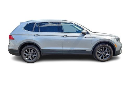 Certified 2022 Volkswagen Tiguan SE image 7