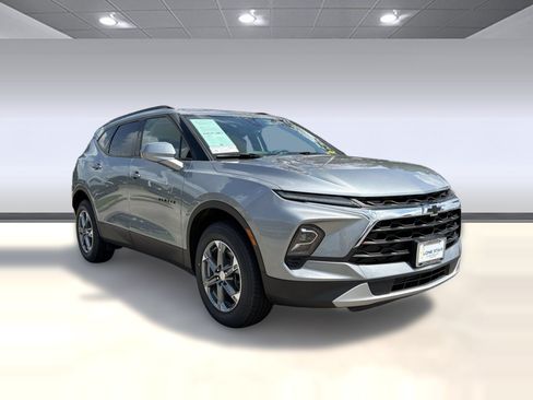 Certified 2024 Chevrolet Blazer LT w/ Convenience Package FWD image 6