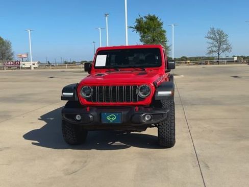 Used 2025 Jeep Wrangler Unlimited Rubicon image 4