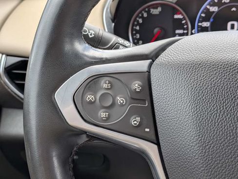 Used 2023 Chevrolet Traverse Premier FWD image 32