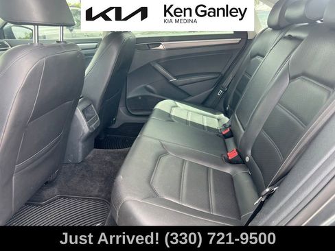 Used 2018 Volkswagen Passat 2.0T R-Line FWD image 10