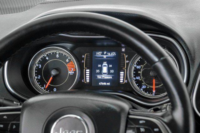 Used 2021 Jeep Cherokee Latitude Plus AWD/4WD image 19