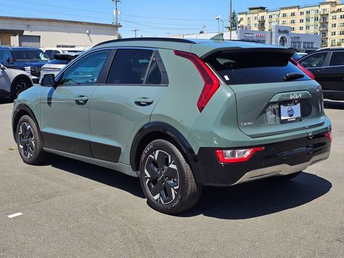 Used 2024 Kia Niro Wind w/ Wind Preserve Package FWD image 2