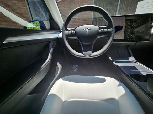 Used 2024 Tesla Model Y Long Range RWD image 5