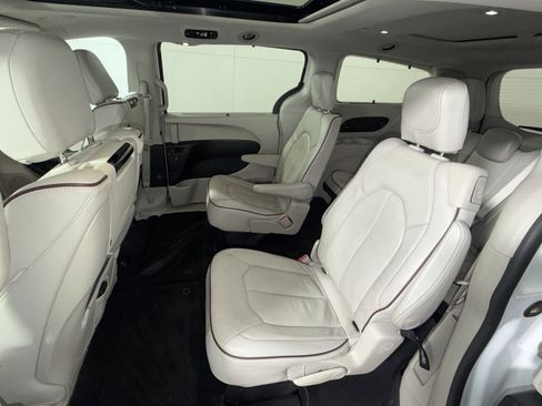 Used 2019 Chrysler Pacifica Limited w/ Tire & Wheel Group image 25