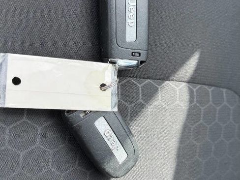 Used 2018 Jeep Compass Sport w/ Tech Group image 24