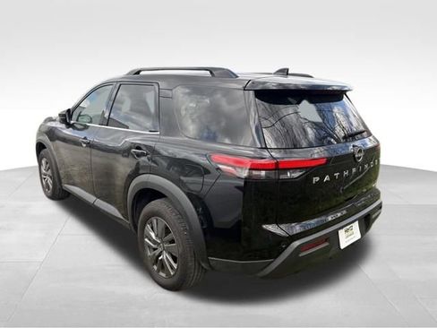 Used 2025 Nissan Pathfinder SV image 9
