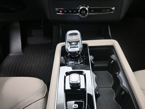 New 2026 Volvo XC90 T8 Plus w/ Protection Package Premier AWD/4WD image 13