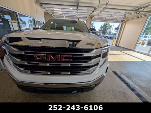 Used 2025 GMC Sierra 1500 SLE w/ Preferred Package AWD/4WD image 2