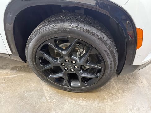 Used 2024 Chevrolet Traverse RS image 8
