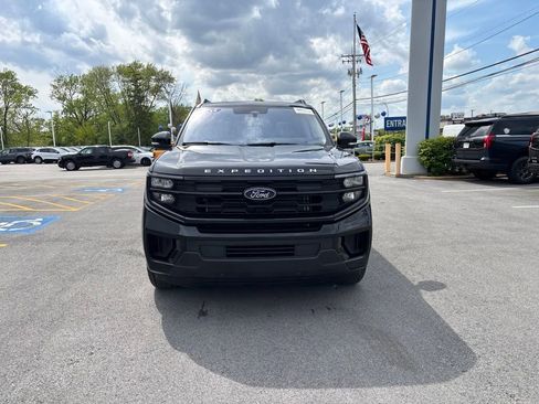 Used 2025 Ford Expedition Active AWD/4WD image 2