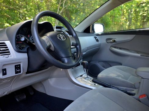 Used 2013 Toyota Corolla LE FWD image 15