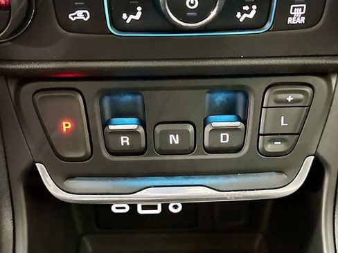 Used 2020 GMC Terrain SLE w/ Driver Convenience Package image 17