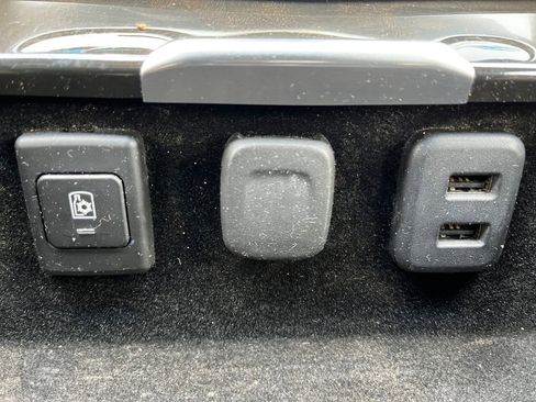 Used 2019 Cadillac Escalade Platinum image 6