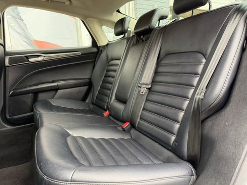 Used 2020 Ford Fusion SEL image 12