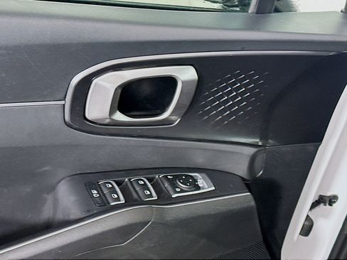 Used 2024 Kia Sorento S image 15