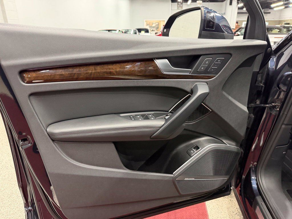 Used 2019 Audi Q5 Prestige w/ Prestige Package AWD/4WD image 14
